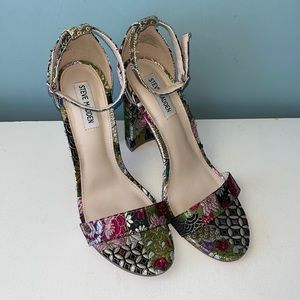 Steve Madden “Carrson” heels